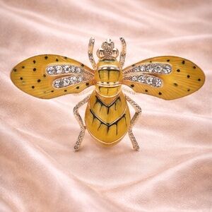 Vintage Gold Bee Brooch